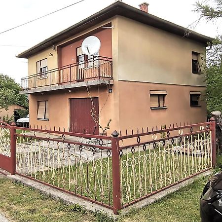 Aki Apartment Drvar Bagian luar foto