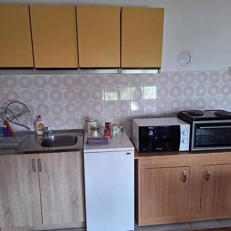 Aki Apartment Drvar Bagian luar foto
