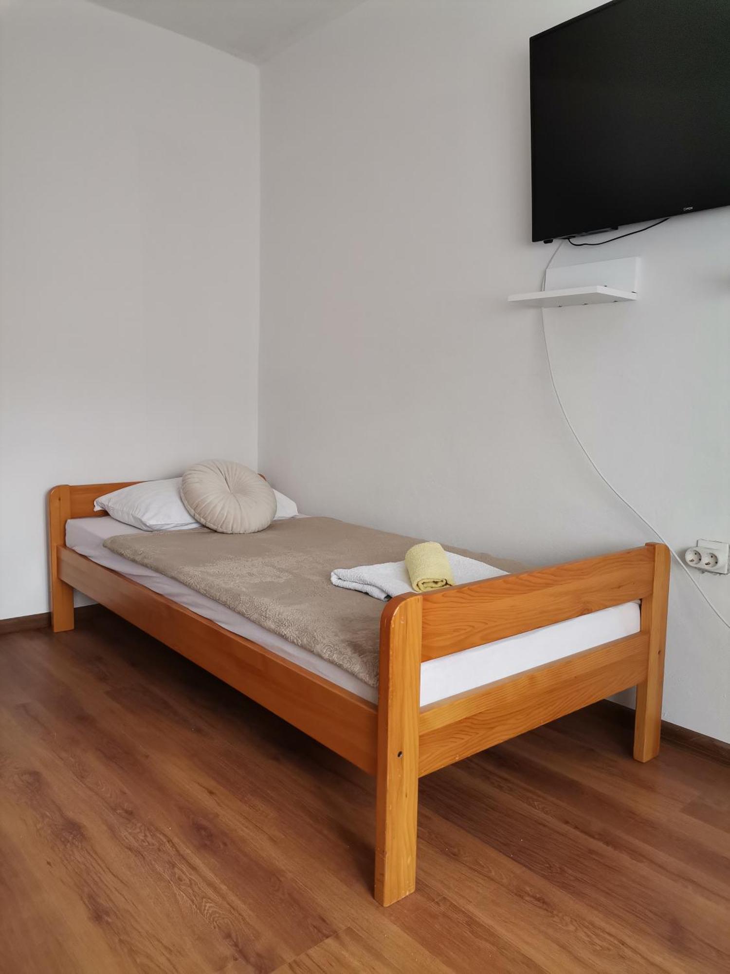 Aki Apartment Drvar Bagian luar foto