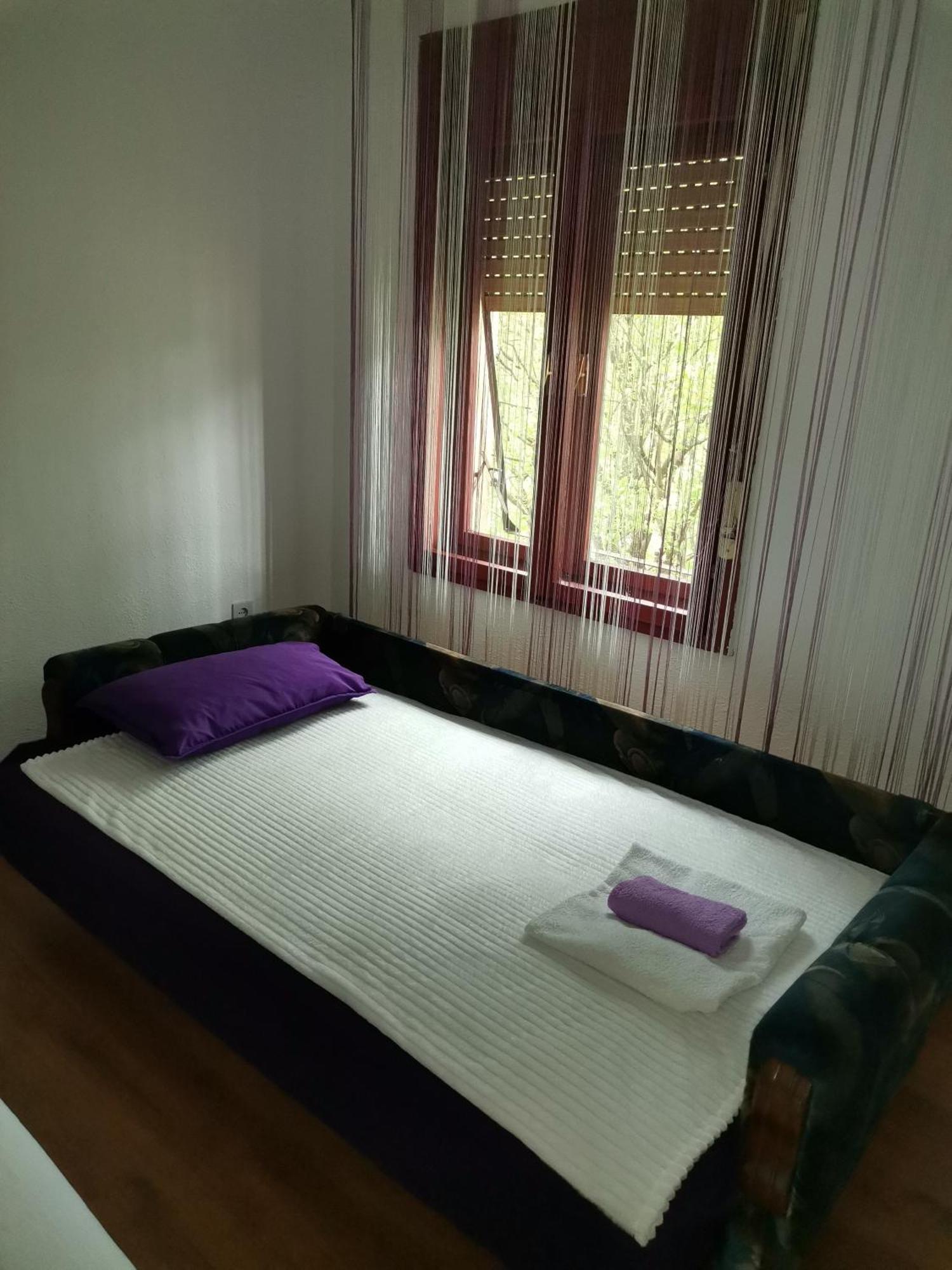 Aki Apartment Drvar Bagian luar foto
