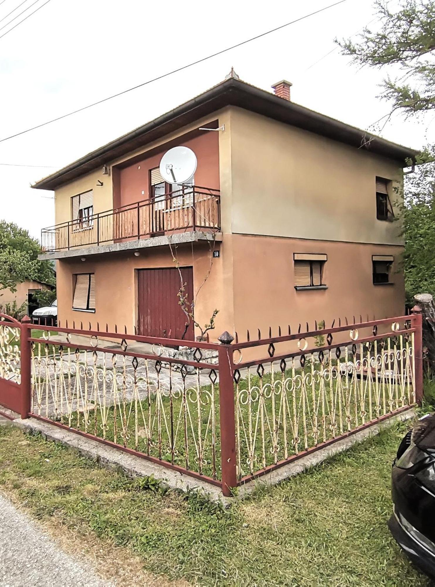 Aki Apartment Drvar Bagian luar foto