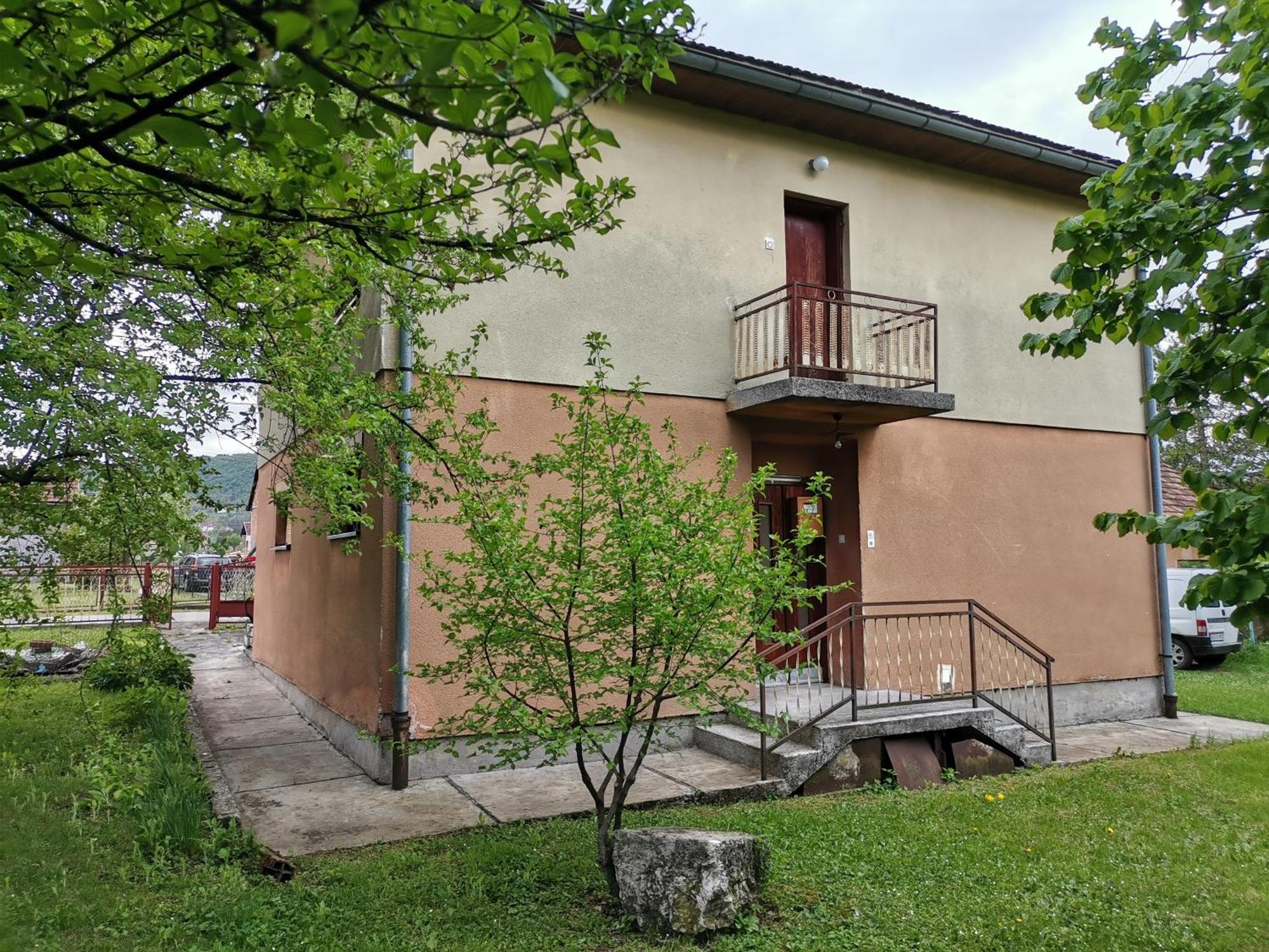 Aki Apartment Drvar Bagian luar foto