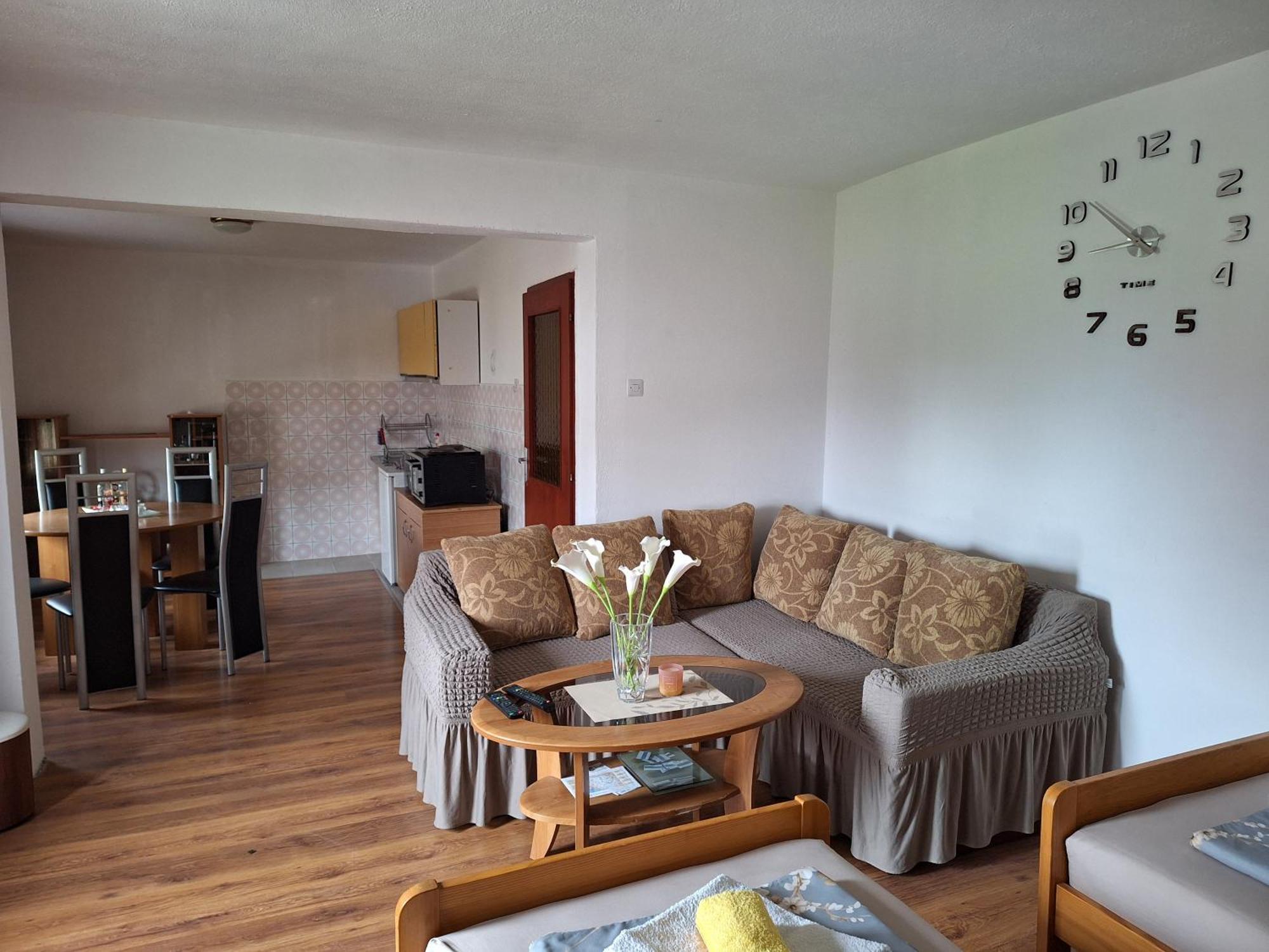 Aki Apartment Drvar Bagian luar foto