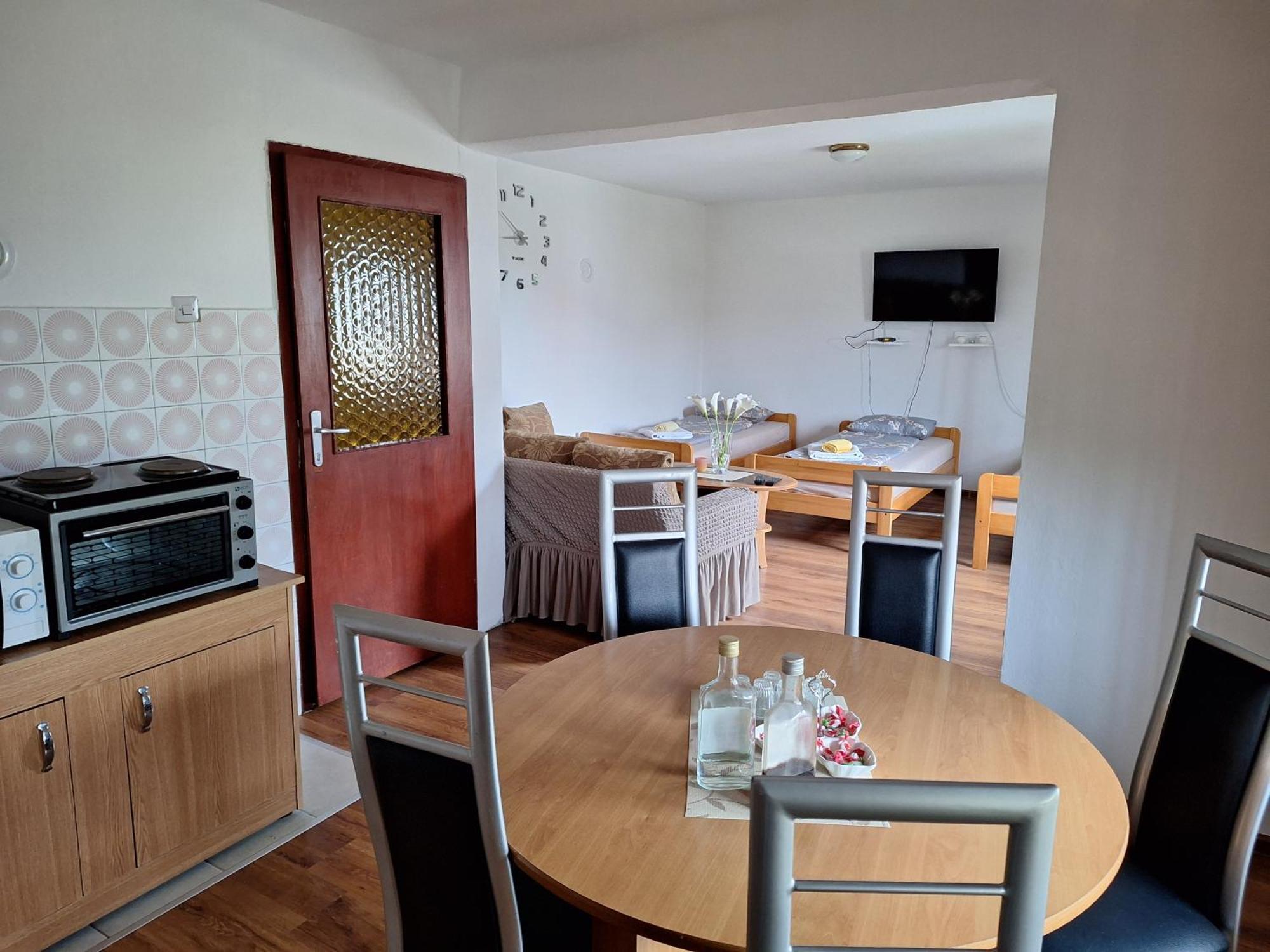 Aki Apartment Drvar Bagian luar foto