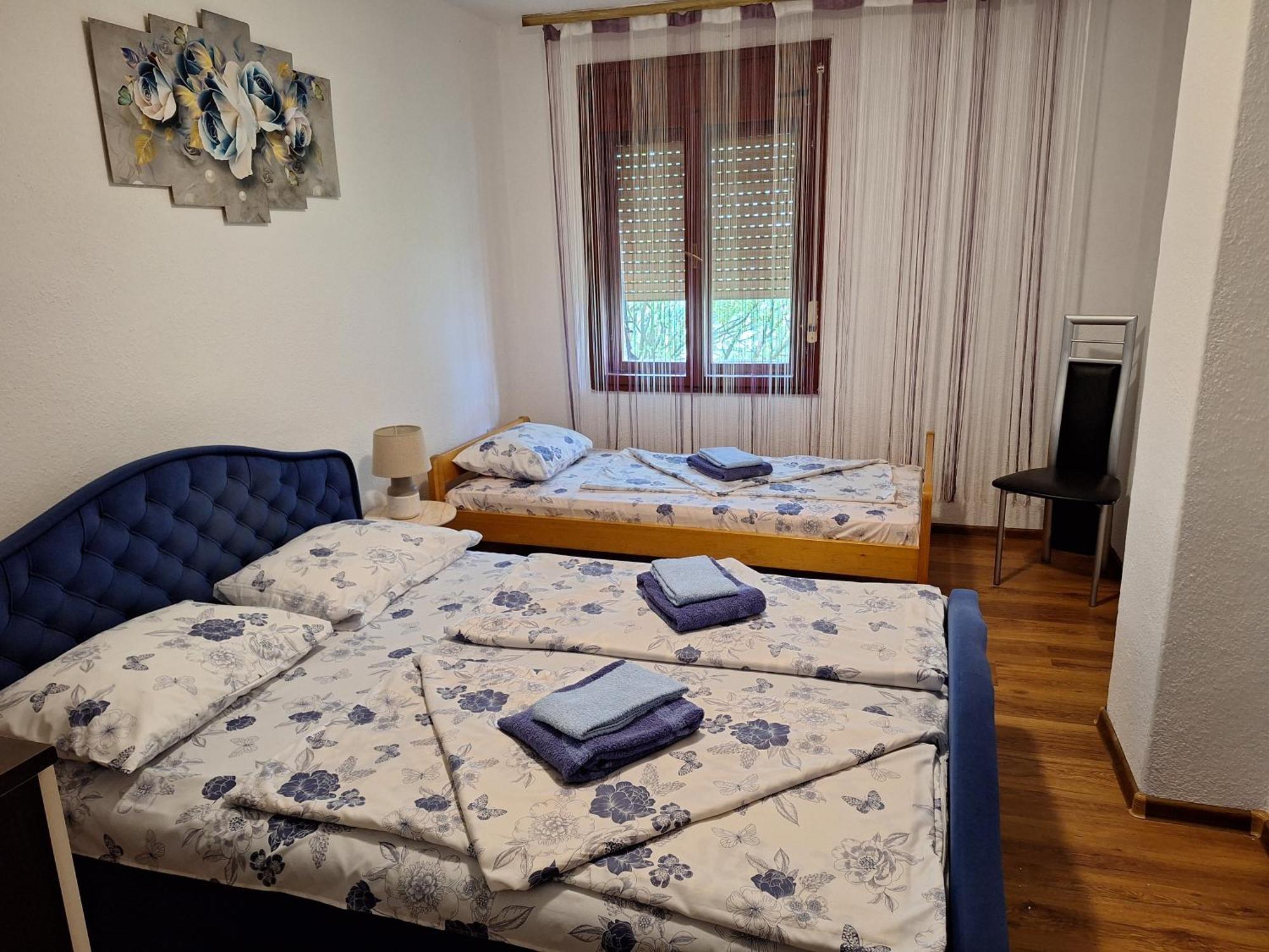 Aki Apartment Drvar Bagian luar foto