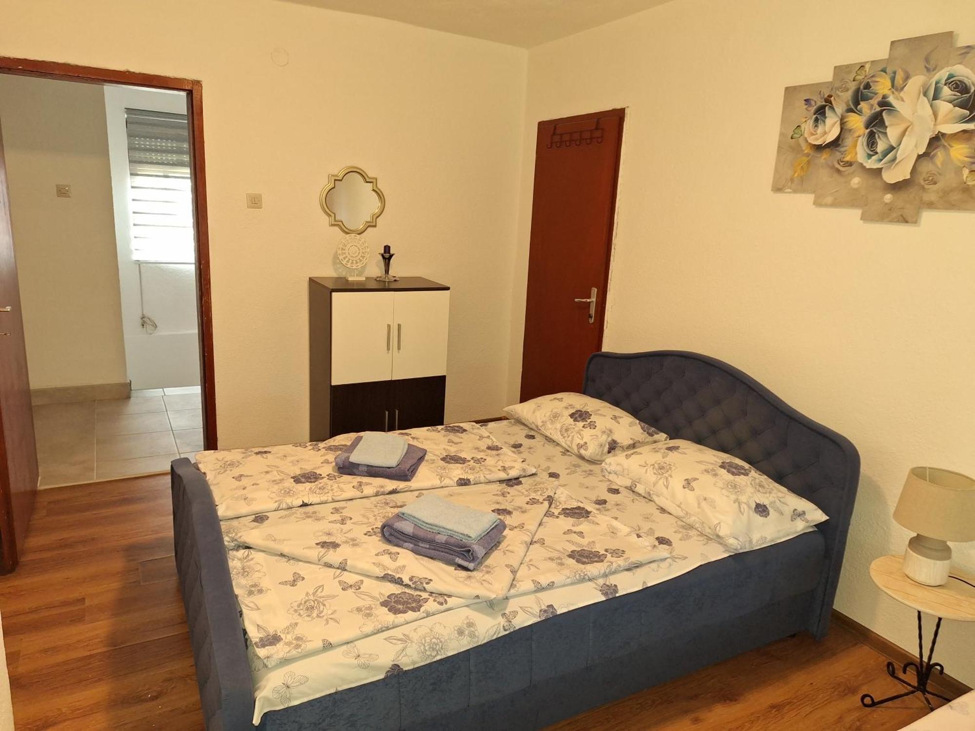 Aki Apartment Drvar Bagian luar foto