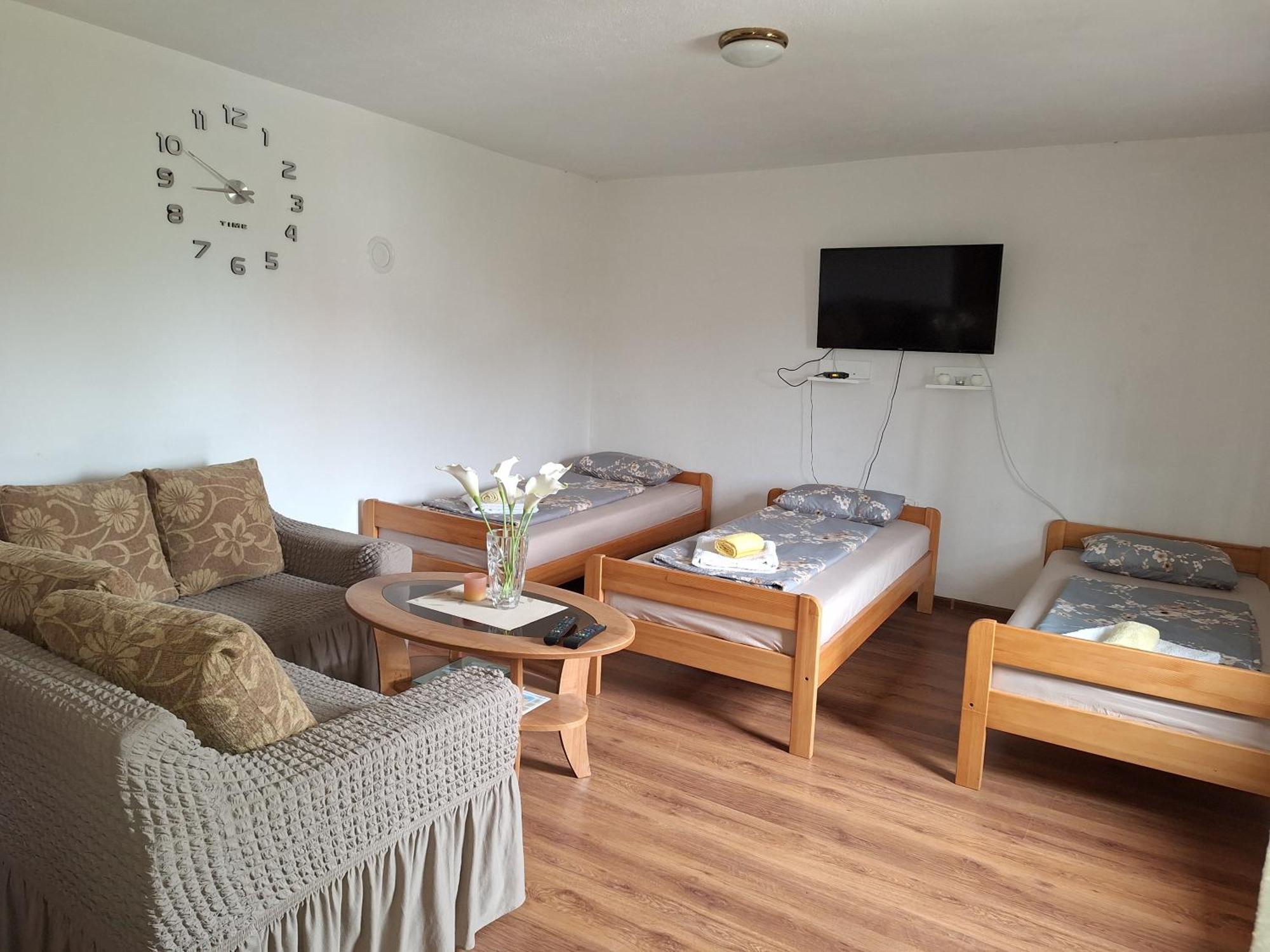 Aki Apartment Drvar Bagian luar foto